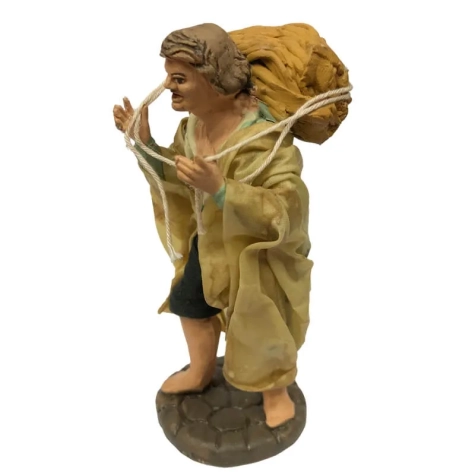 Uomo con legna in terracotta con vestiti di stoffa 12 cm 2