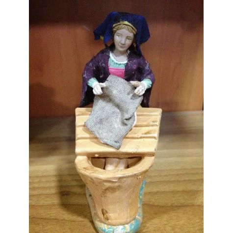 lavandaia in terracotta presepe san gregorio armeno