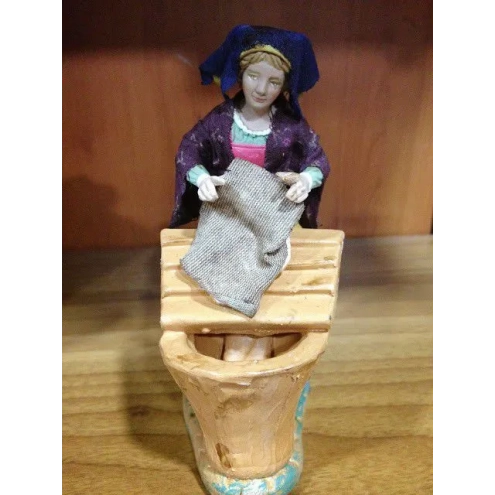 lavandaia in terracotta presepe san gregorio armeno