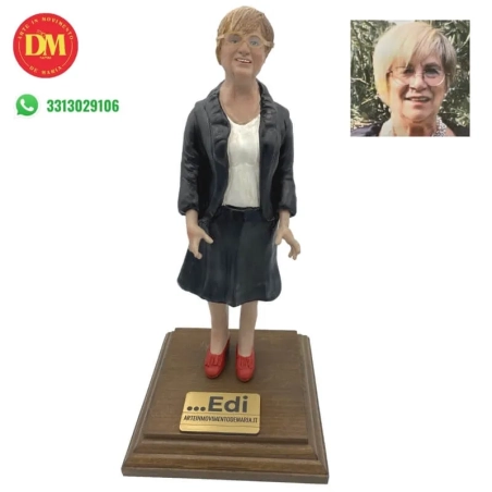 Statuina con il tuo volto da 15 cm su piedistallo e con etichetta