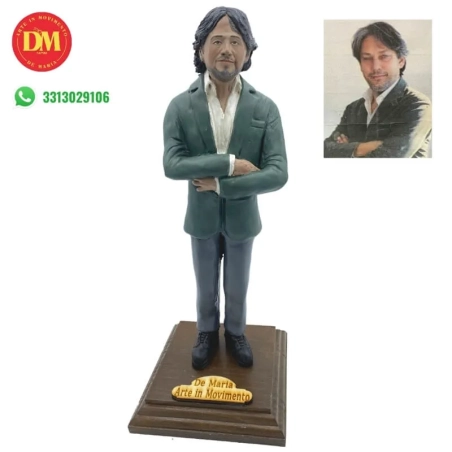 Statuina con il tuo volto da 25 cm su piedistallo e con etichetta