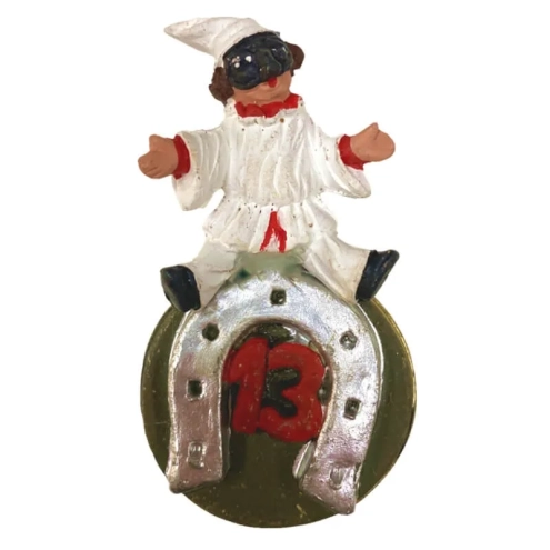 Pulcinella con ferro di cavallo e numero 13 in terracotta con magnete