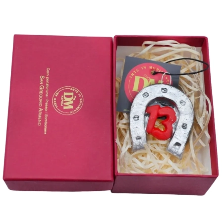Ferro di cavallo con 13 portafortuna 6 cm in scatola regalo