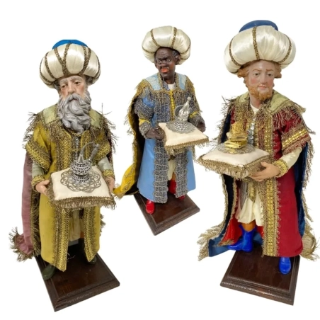 Tris di Re Magi occhi in vetro e vestiti in stoffa san leucio 35 cm