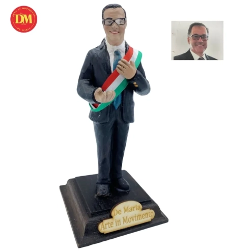 Statuina con il tuo volto da 15 cm su piedistallo e con etichetta