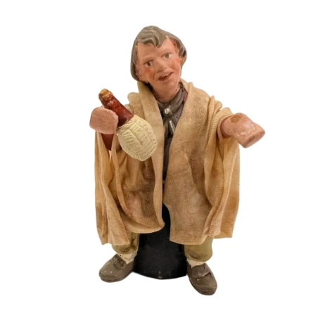 Uomo che beve vino vestito in stoffa 7 cm