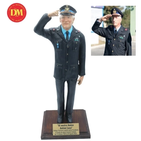Statuina con il tuo volto da 30 cm su piedistallo e con etichetta