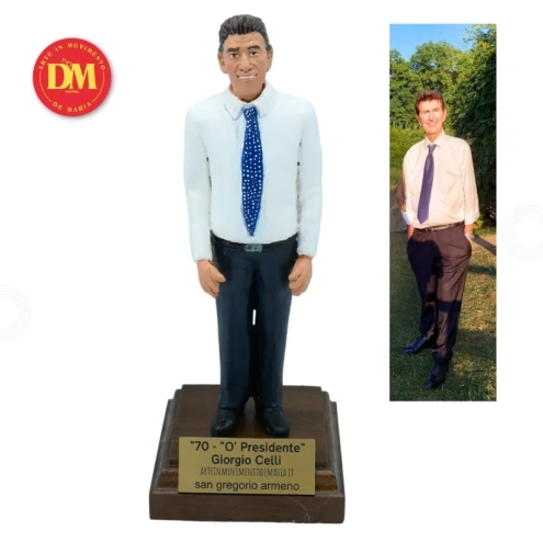 Statuina con il tuo volto da 20 cm su piedistallo e con etichetta