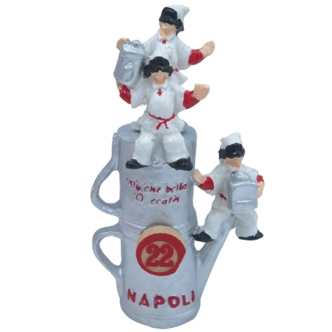 Caffettiera moka in resina con pulcinella 10 cm