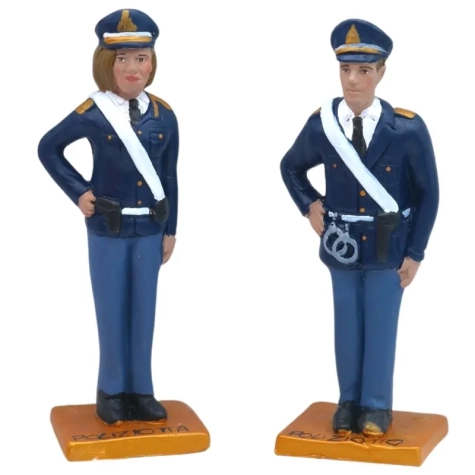 Statuetta Poliziotto in terracotta 15-17 cm