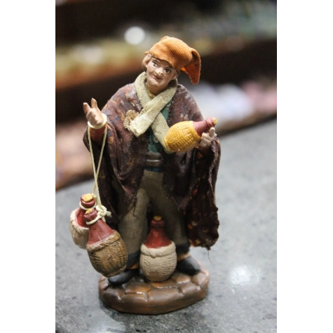 uomo con fiaschi di vino in terracotta presepe san gregorio armeno
