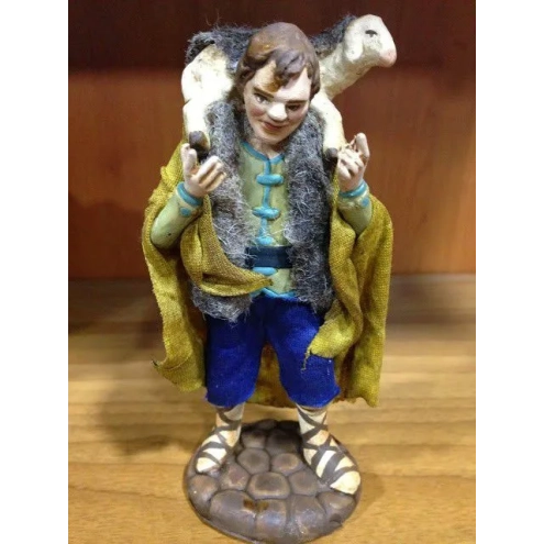 uomo con pecora in terracotta presepe san gregorio armeno