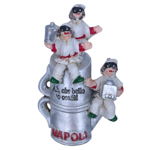 Pulcinella su Moka Napoletana in resina con magnete 6 cm