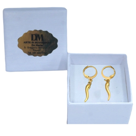 Coppia di orecchini con corno color oro 1 cm 2