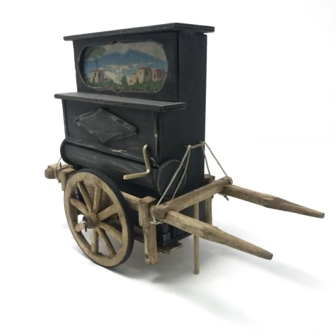 Pianino antico artigianale per pastori da 15 cm 2