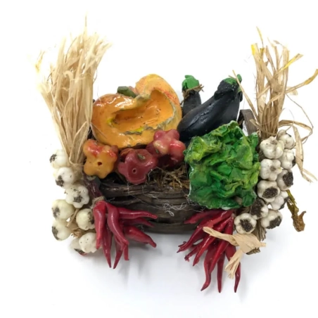 Cesto con verdure, aglio e peperoncino in cera