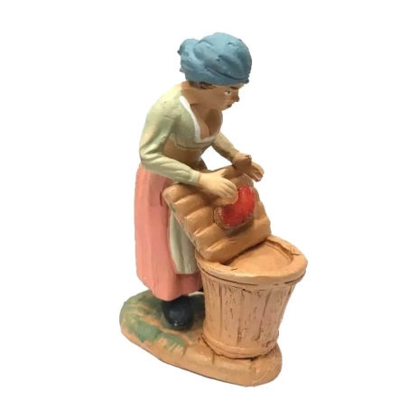 Lavandaia alla fontana in terracotta 10 cm