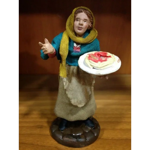 donna con piatto di spaghetti in terracotta presepe san gregorio armeno