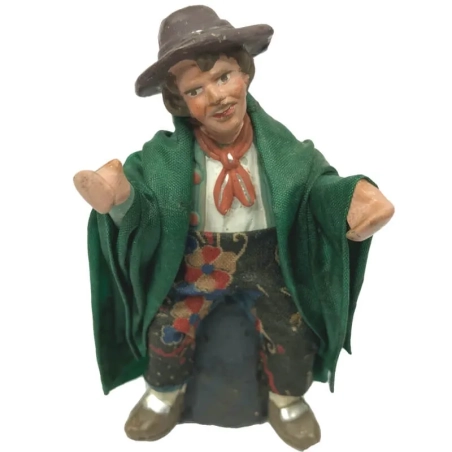 Uomo seduto vestito in stoffa 10 cm
