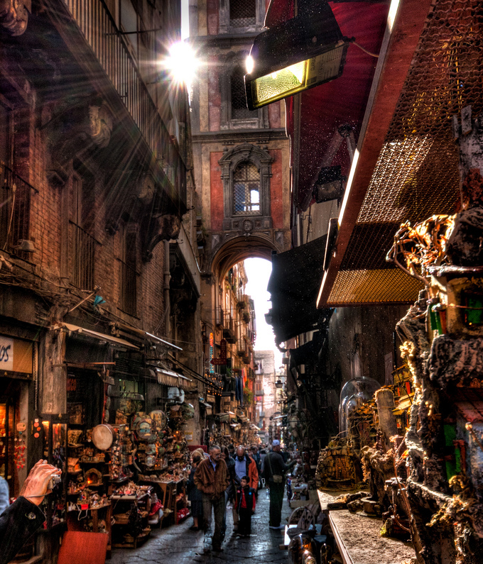 Via San Gregorio Armeno a Napoli