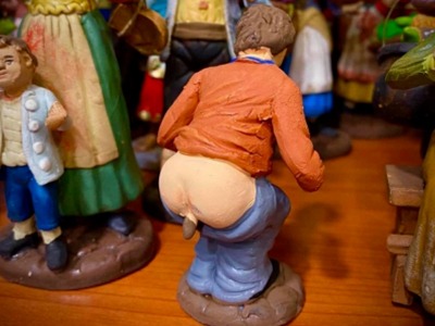 Il Caganer il pastore del presepe che fa la cacca